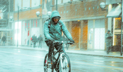 Nih Bahaya Gowes saat Hujan thumbnail